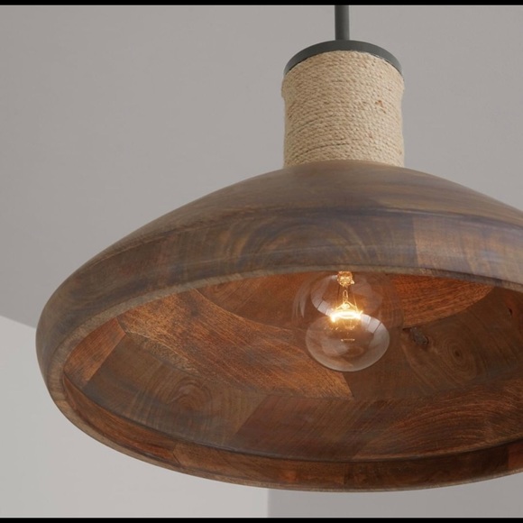 Meet your Posher, Cynthia - Picture 1 of 1